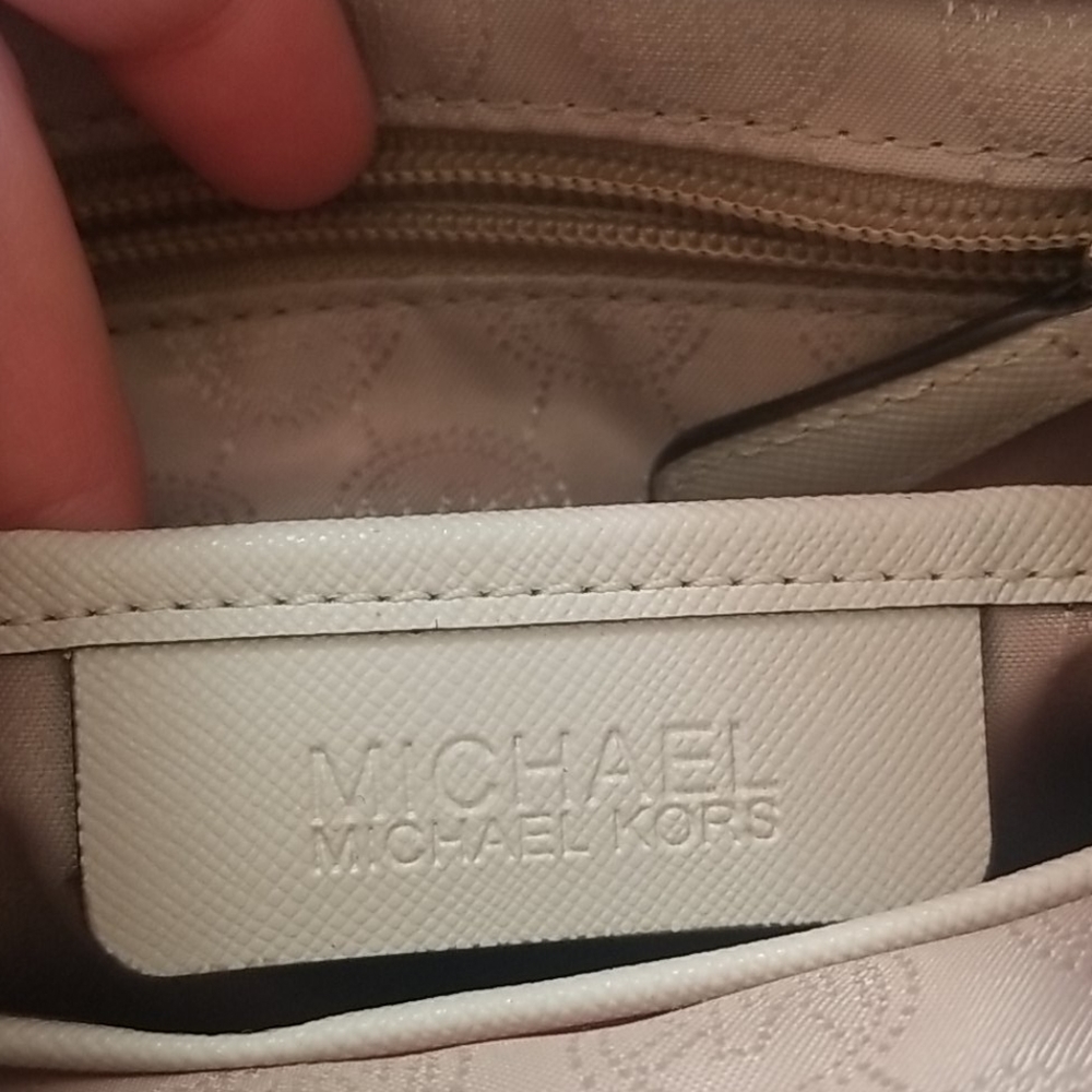 Michael Kors Crossbody - Picture 4 of 6